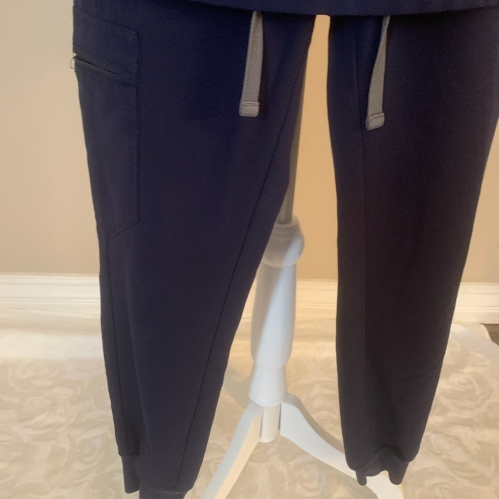 Figs Deep Blue Scrubs Medical Uniform Set Tops XXS, Pants XXSP - Picture 5 of 9